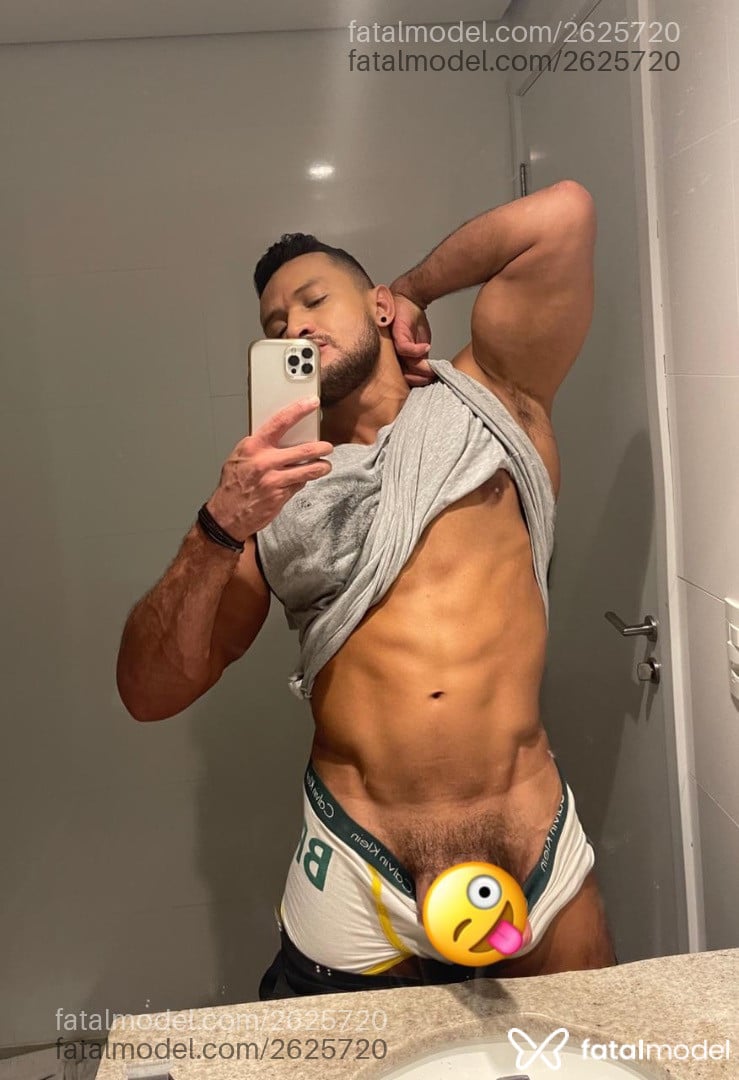 Acompanhante homem com cabelo castanho de olhos pretos em São Paulo - Billy