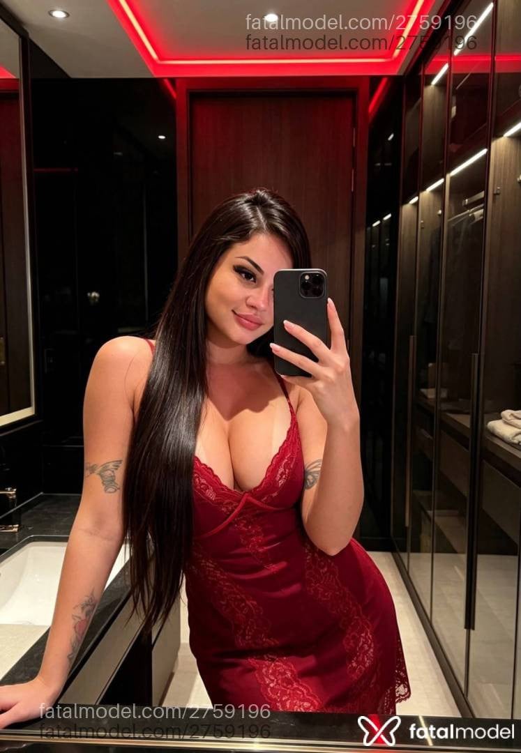 Acompanhante mulher com cabelo castanho de olhos castanhos - Ariela Dias