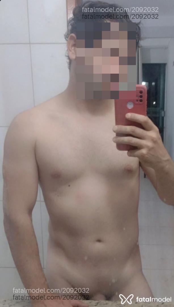 Acompanhante homem com cabelo castanho de olhos castanhos em Belo Horizonte Acompanhante homem com cabelo castanho de olhos castanhos em Belo Horizonte - Ricardo