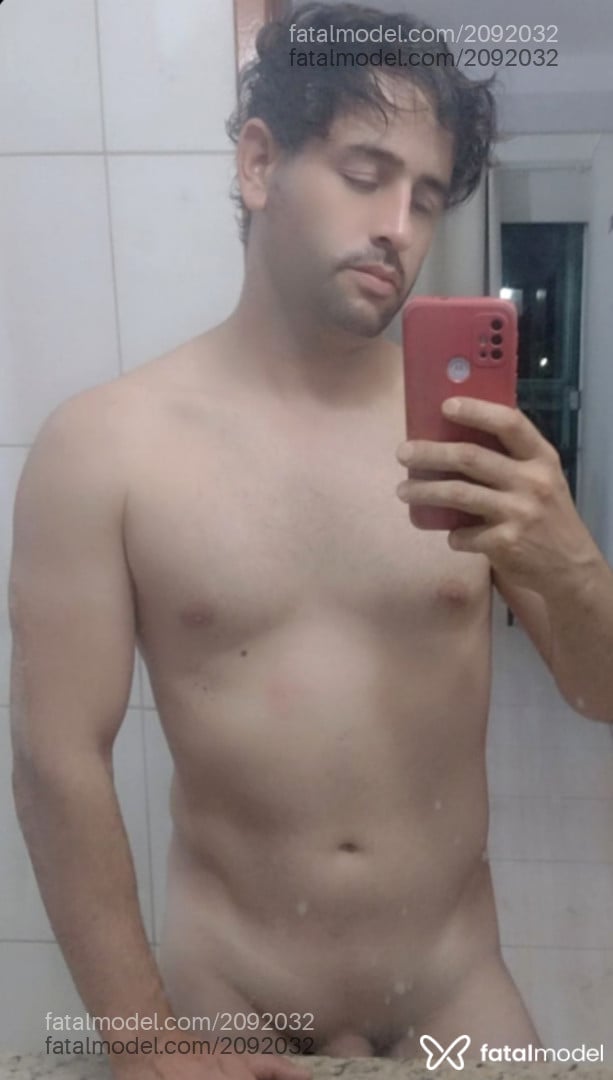 Acompanhante homem com cabelo castanho de olhos castanhos em Belo Horizonte Acompanhante homem com cabelo castanho de olhos castanhos em Belo Horizonte - Ricardo