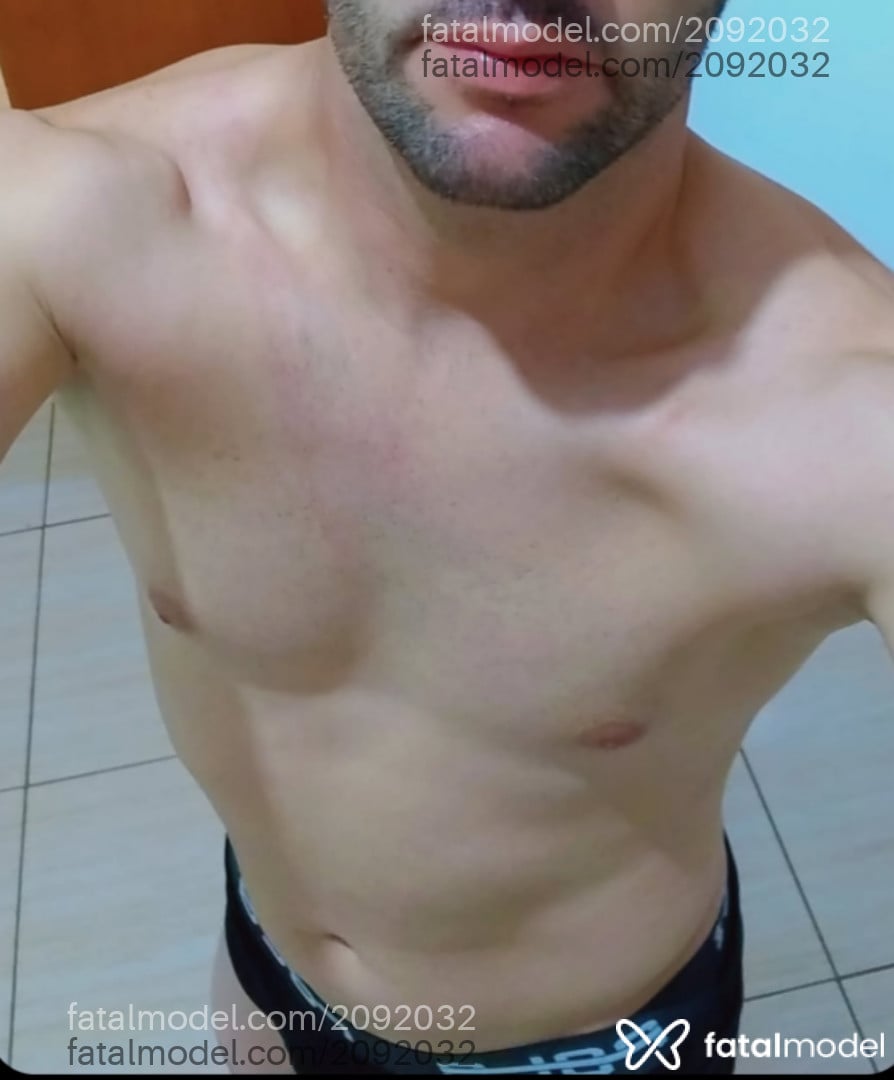 Acompanhante homem com cabelo castanho de olhos castanhos em Belo Horizonte Acompanhante homem com cabelo castanho de olhos castanhos em Belo Horizonte - Ricardo