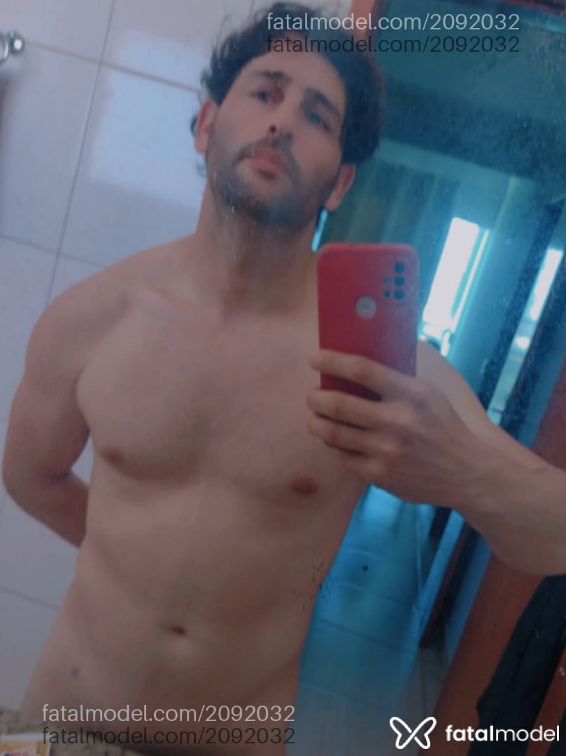 Acompanhante homem com cabelo castanho de olhos castanhos em Belo Horizonte Acompanhante homem com cabelo castanho de olhos castanhos em Belo Horizonte - Ricardo