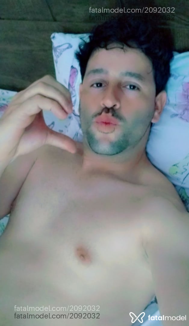 Acompanhante homem com cabelo castanho de olhos castanhos em Belo Horizonte Acompanhante homem com cabelo castanho de olhos castanhos em Belo Horizonte - Ricardo