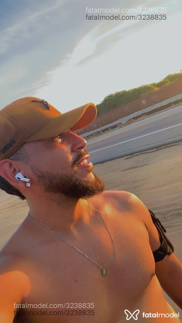 Acompanhante homem com cabelo castanho de olhos castanhos em Fortaleza - Monteiro