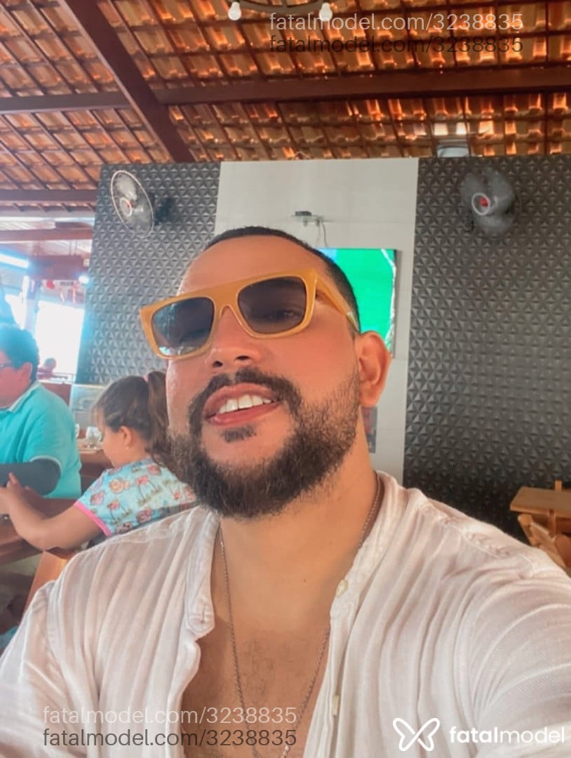 Acompanhante homem com cabelo castanho de olhos castanhos em Fortaleza - Monteiro