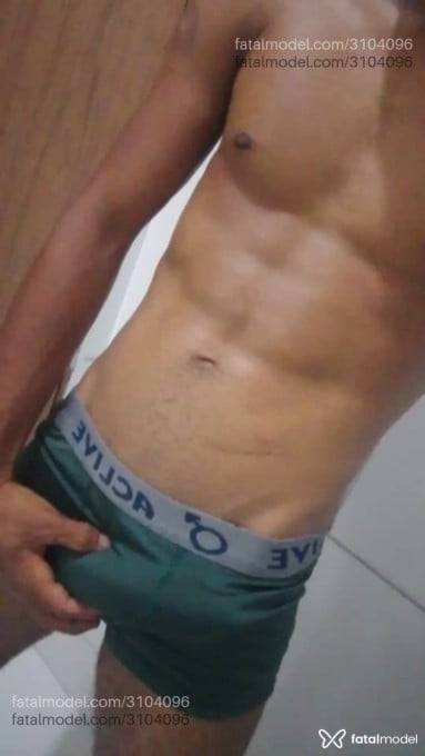 Acompanhante homem com cabelo castanho de olhos castanhos - Jeferson Acompanhante homem com cabelo castanho de olhos castanhos - Jeferson