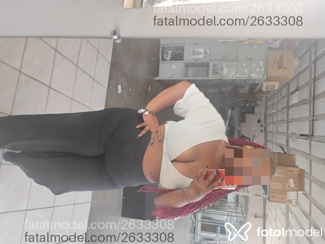 Acompanhante mulher com cabelo colorido de olhos castanhos em São Paulo - Preta