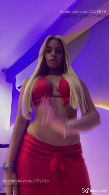 Acompanhante mulher loira (o) de olhos castanhos - Melissa Santos