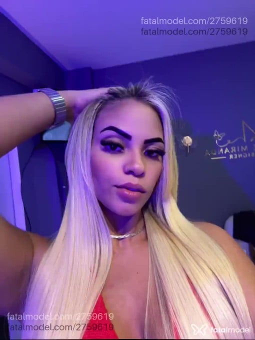 Acompanhante mulher loira (o) de olhos castanhos - Melissa Santos
