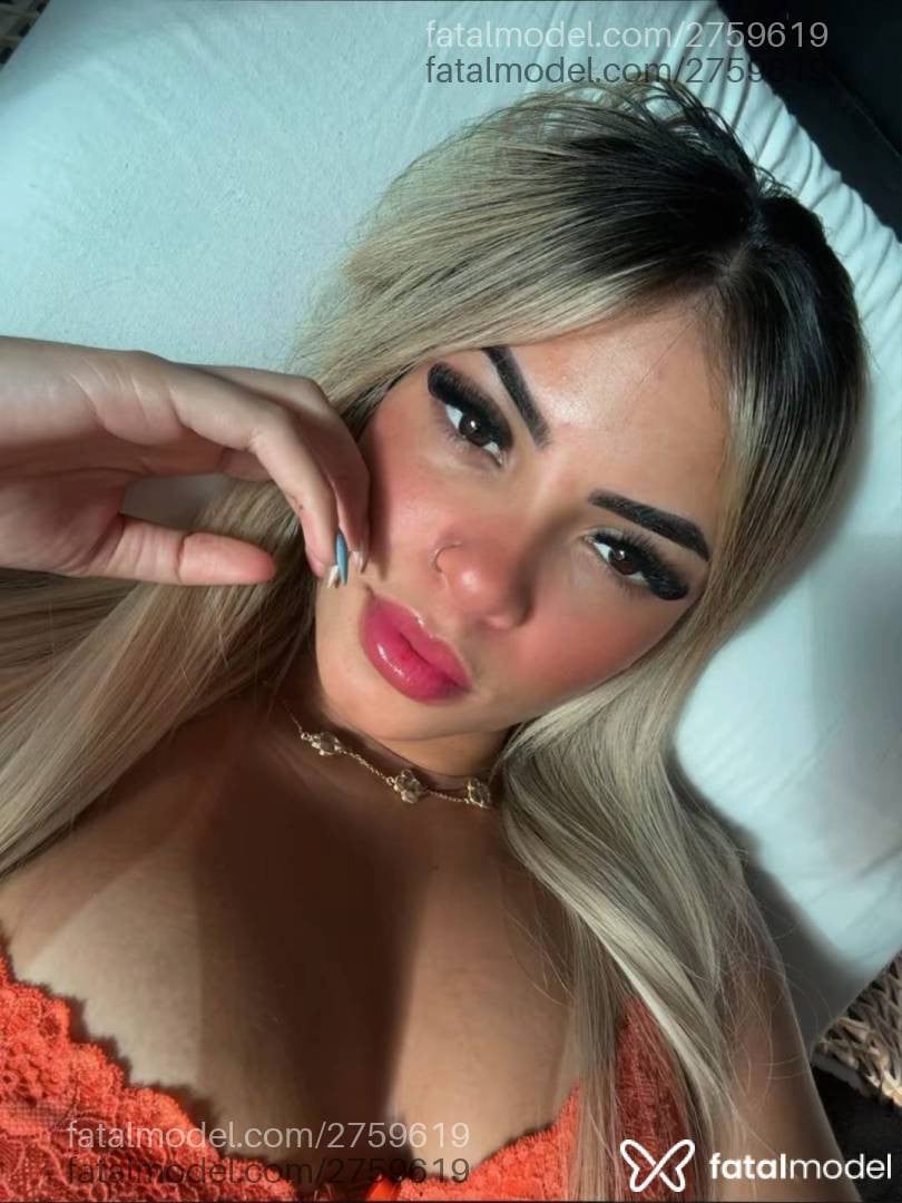 Acompanhante mulher loira (o) de olhos castanhos - Melissa Santos