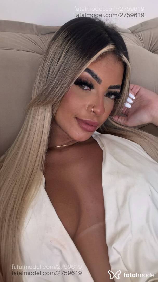 Acompanhante mulher loira (o) de olhos castanhos - Melissa Santos