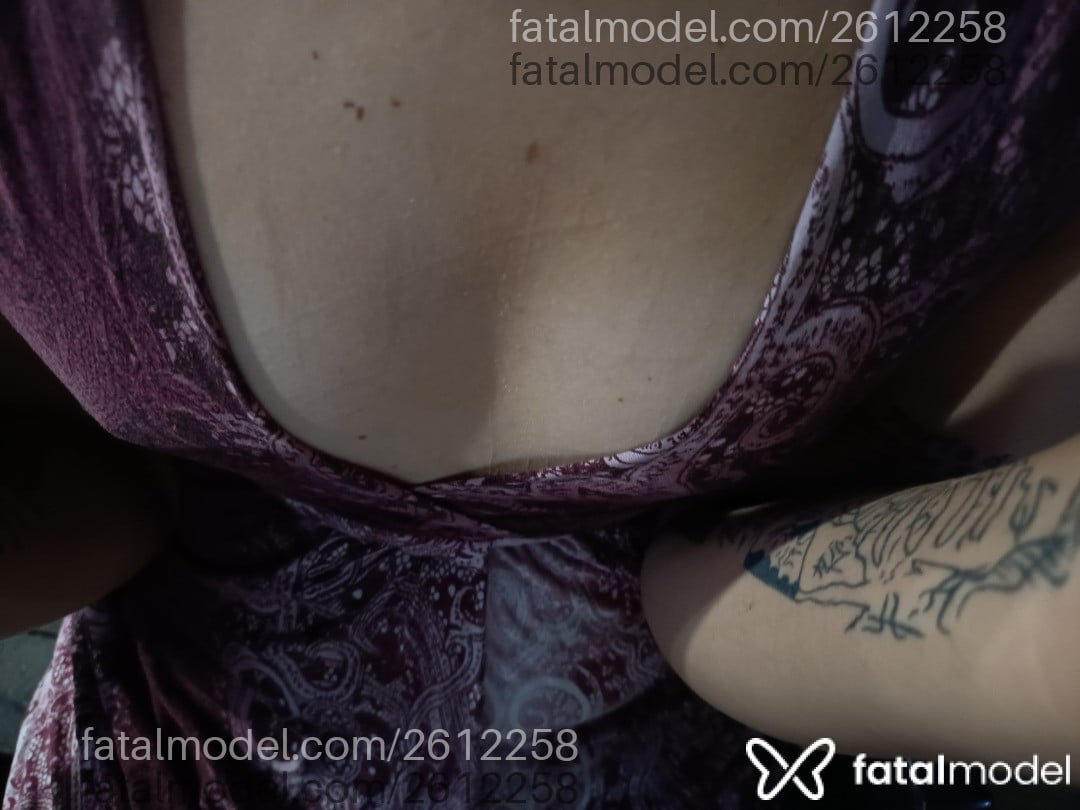 Acompanhante mulher trans com cabelo colorido de olhos castanhos em Maringá - Ruvy Ramonah