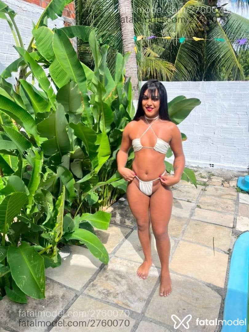 Acompanhante mulher trans morena (o) de olhos pretos - Rebecca