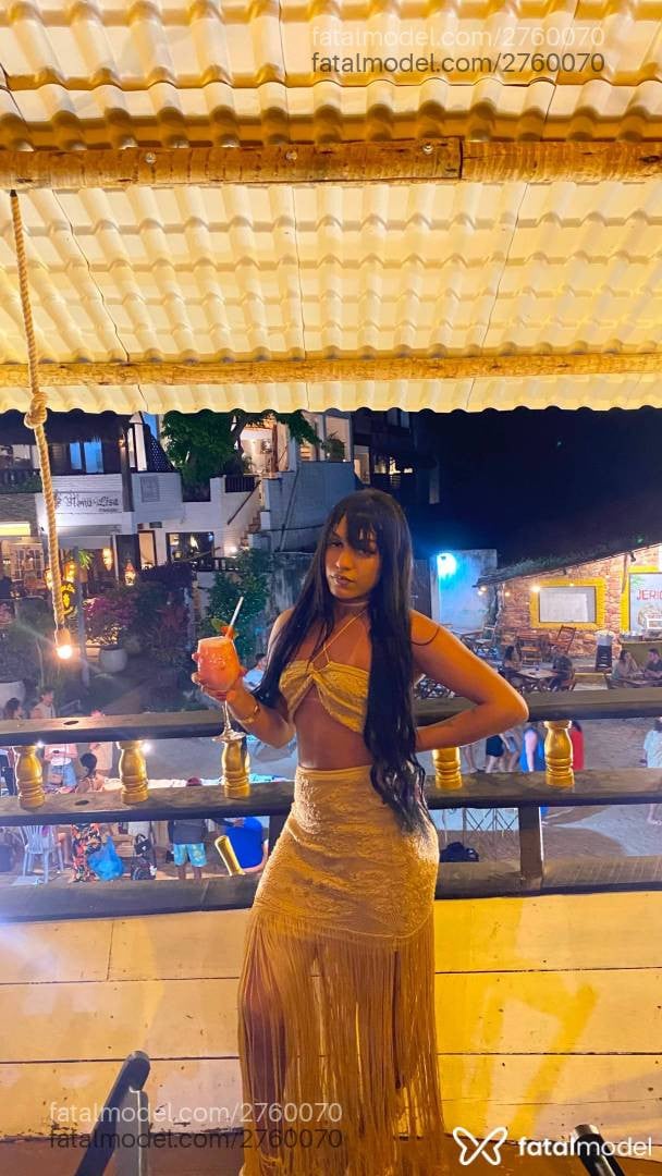 Acompanhante mulher trans morena (o) de olhos pretos - Rebecca