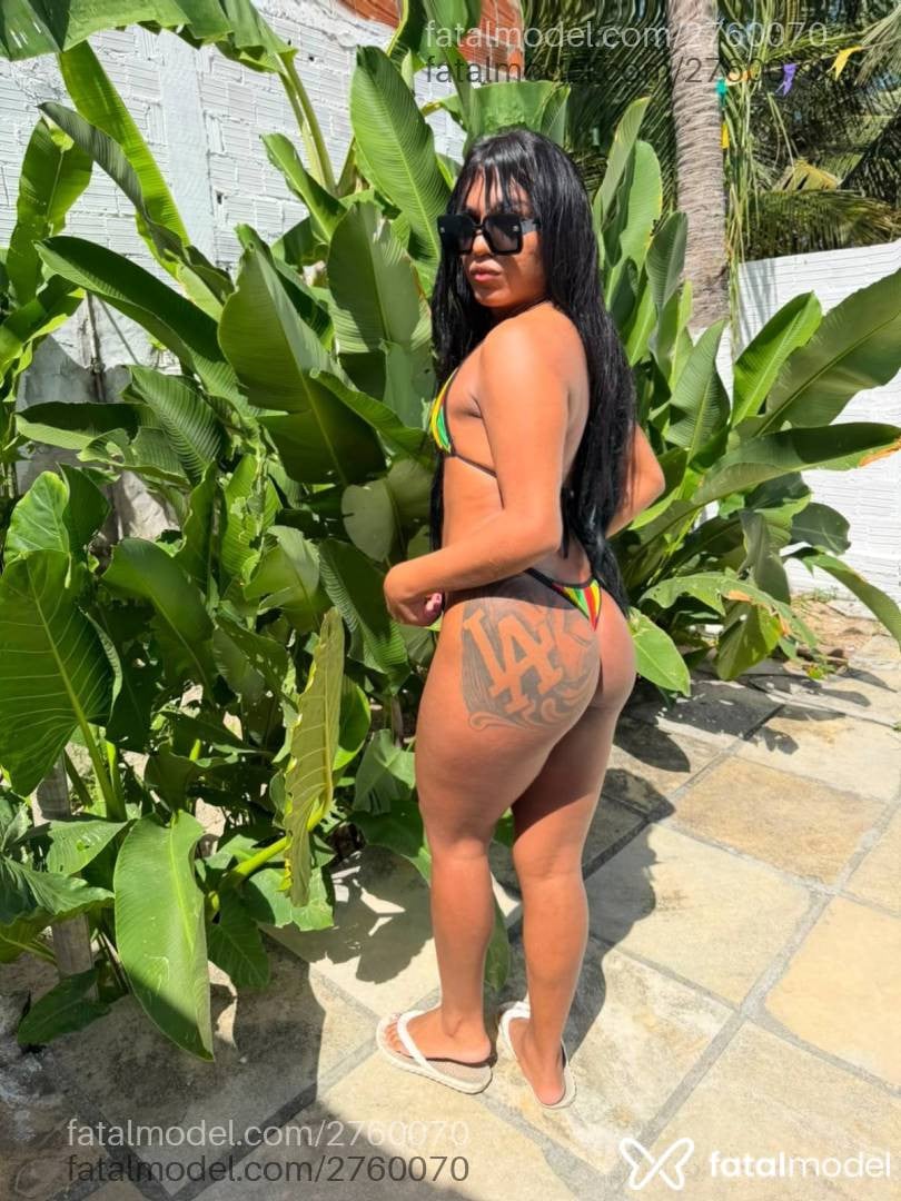 Acompanhante mulher trans morena (o) de olhos pretos - Rebecca