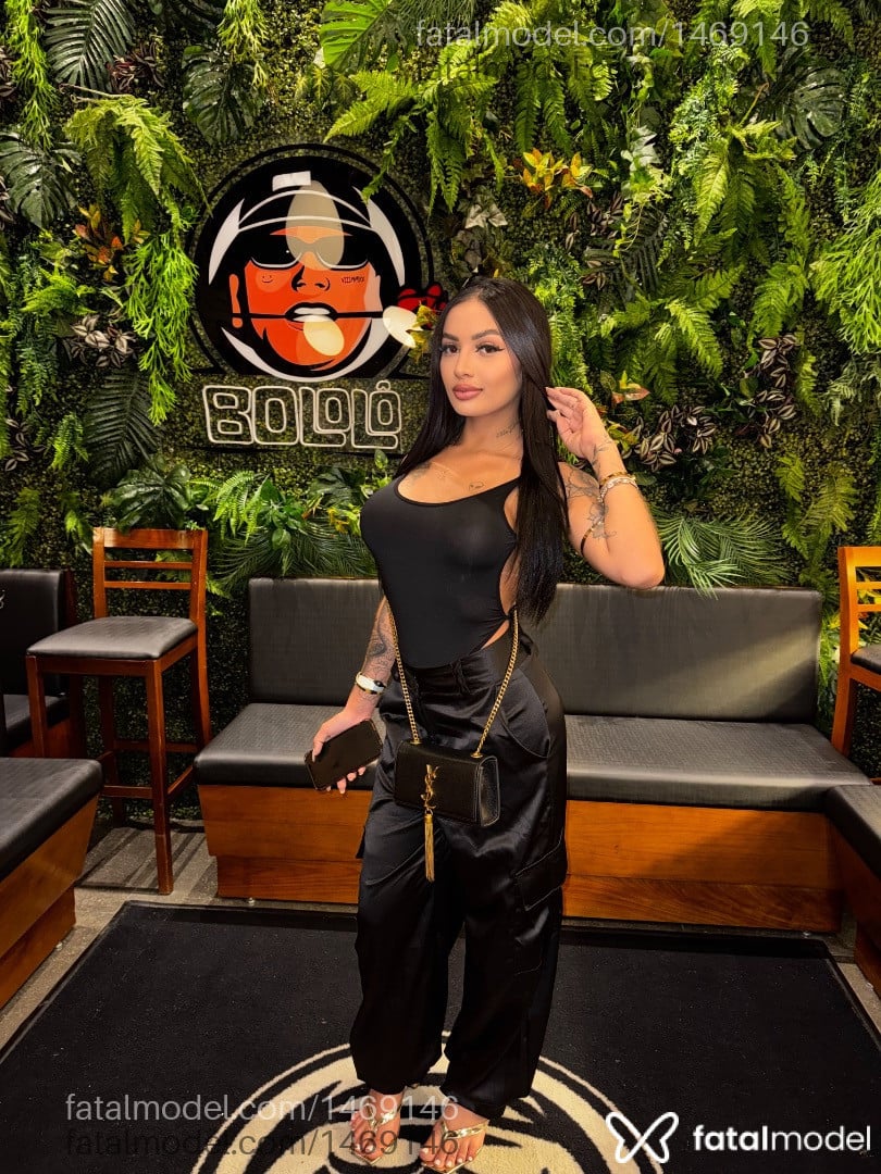 Acompanhante mulher com cabelo castanho de olhos mel em São Paulo Acompanhante mulher com cabelo castanho de olhos mel em São Paulo - Nathi