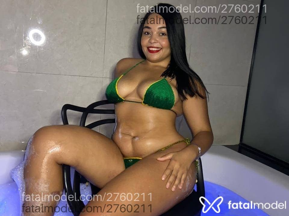 Acompanhante mulher morena (o) de olhos castanhos - Peneloppe