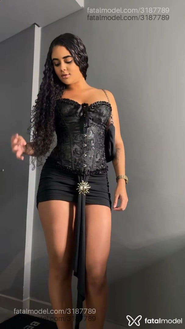 Acompanhante mulher morena (o) de olhos pretos em Curitiba Acompanhante mulher morena (o) de olhos pretos em Curitiba - Angel Belluci