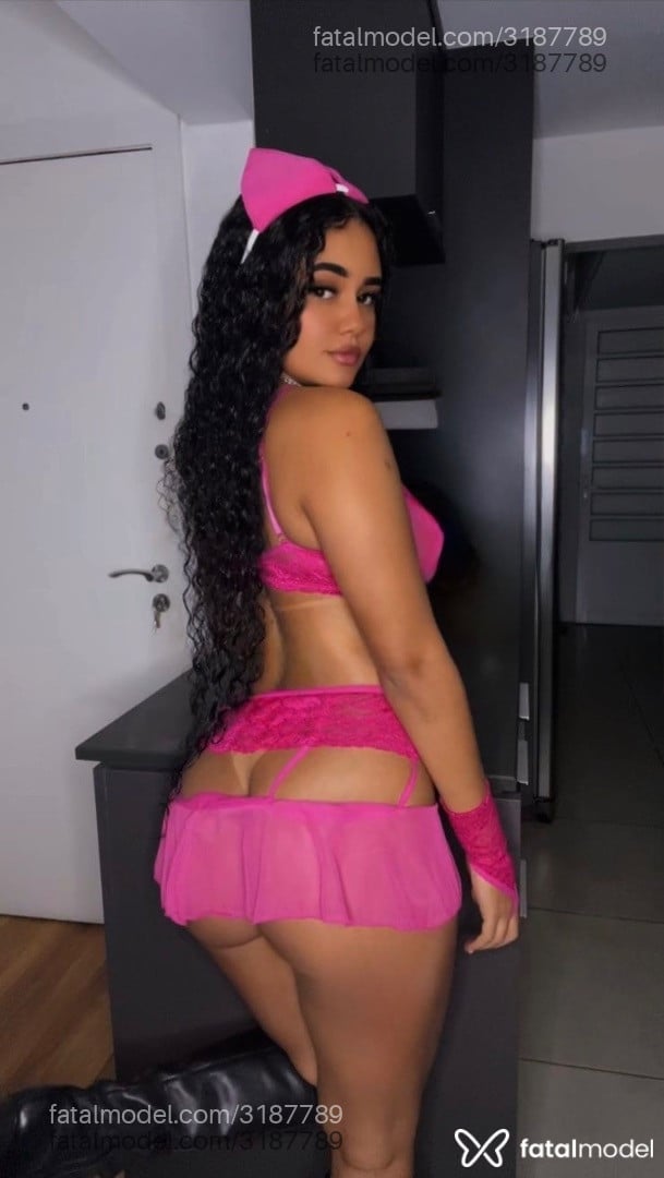 Acompanhante mulher morena (o) de olhos pretos em Curitiba Acompanhante mulher morena (o) de olhos pretos em Curitiba - Angel Belluci