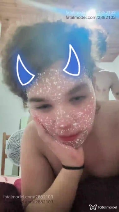 Acompanhante mulher trans ruiva (o) de olhos castanhos - Stella