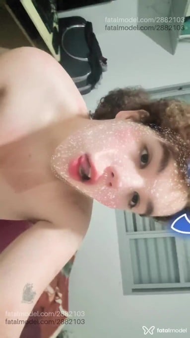 Acompanhante mulher trans ruiva (o) de olhos castanhos - Stella
