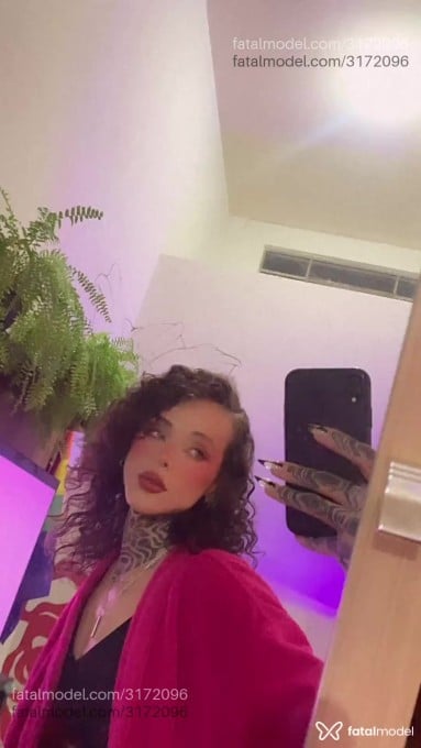 Acompanhante mulher trans com cabelo castanho de olhos castanhos em São José - Tatah