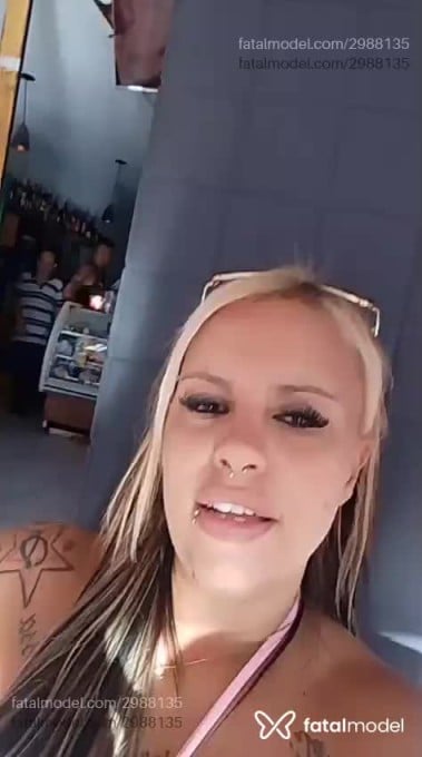 Acompanhante mulher loira (o) de olhos pretos - Daniella Acompanhante mulher loira (o) de olhos pretos - Daniella