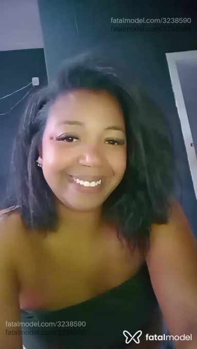 Acompanhante mulher com cabelo castanho de olhos castanhos em Virtual Acompanhante mulher com cabelo castanho de olhos castanhos em Virtual - Monique