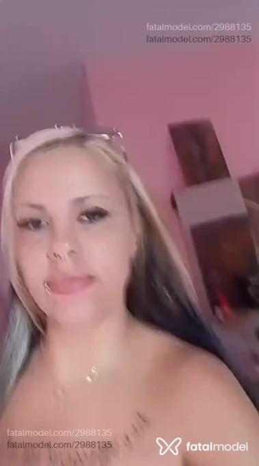 Acompanhante mulher loira (o) de olhos pretos - Daniella Acompanhante mulher loira (o) de olhos pretos - Daniella