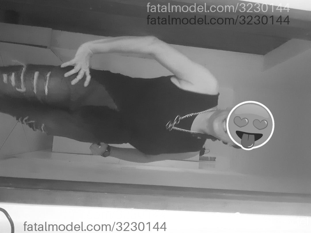 Acompanhante mulher com cabelo grisalho de olhos mel - Manôela Maiônese Acompanhante mulher com cabelo grisalho de olhos mel - Manôela Maiônese