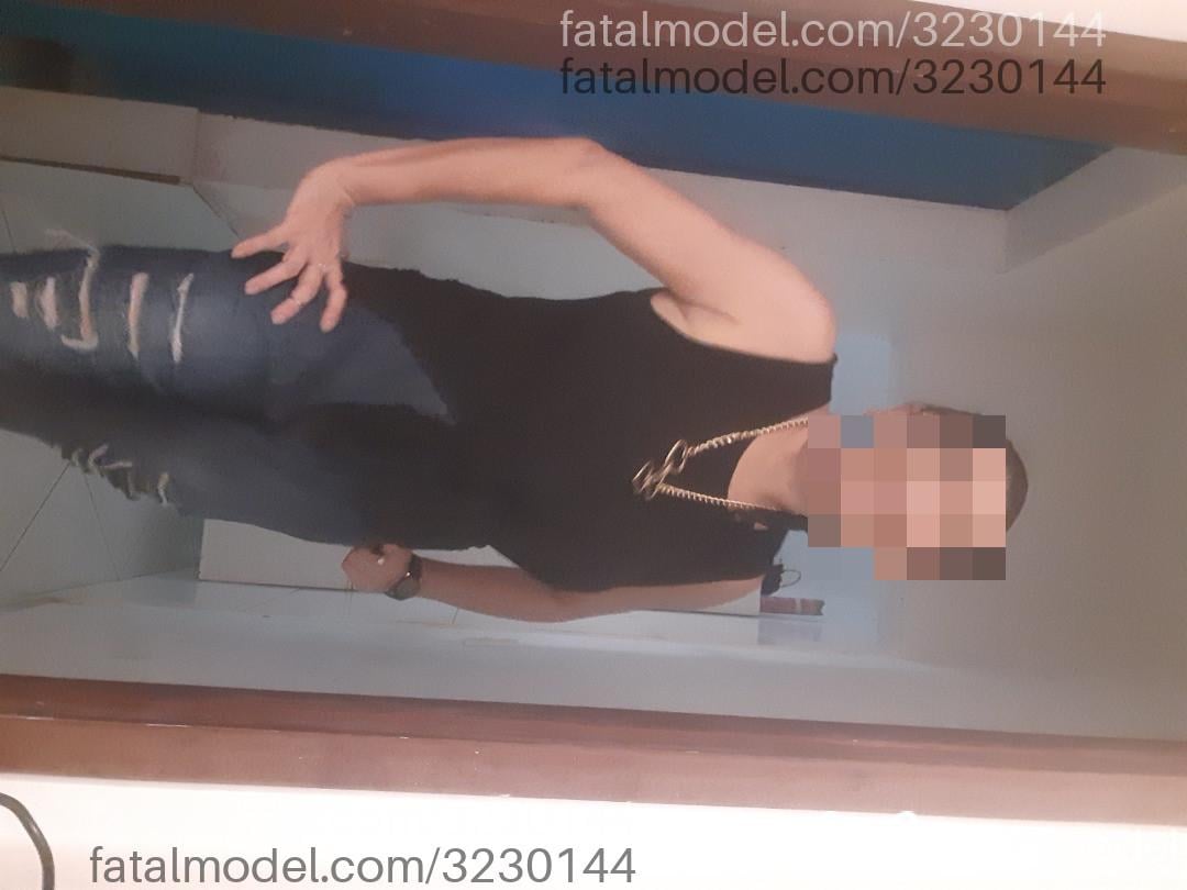 Acompanhante mulher com cabelo grisalho de olhos mel - Manôela Maiônese Acompanhante mulher com cabelo grisalho de olhos mel - Manôela Maiônese