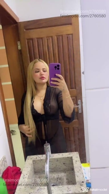 Acompanhante mulher loira (o) de olhos mel - Lara Acompanhante mulher loira (o) de olhos mel - Lara