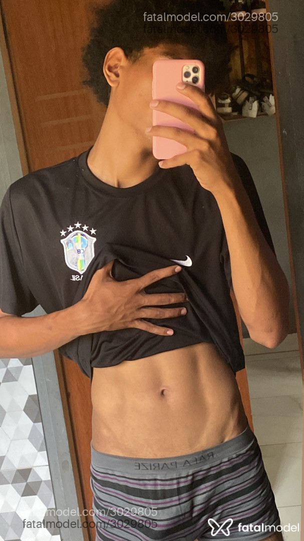 Acompanhante homem com cabelo grisalho de olhos pretos em Parauapebas - Maycon