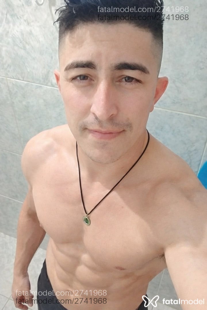 Acompanhante homem morena (o) de olhos castanhos em Virtual - Charly