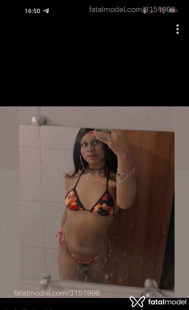 Acompanhante mulher trans morena (o) de olhos castanhos em Novo Gama Acompanhante mulher trans morena (o) de olhos castanhos em Novo Gama - Mmmmm