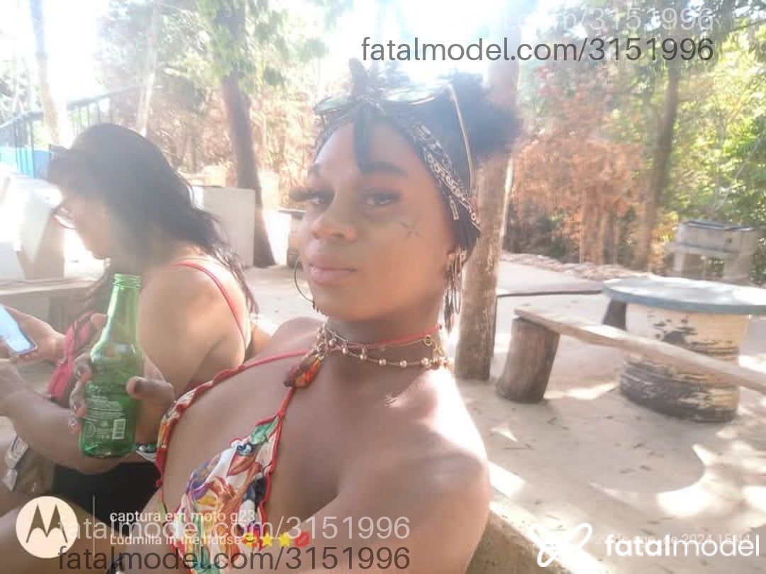 Acompanhante mulher trans morena (o) de olhos castanhos em Novo Gama Acompanhante mulher trans morena (o) de olhos castanhos em Novo Gama - Mmmmm