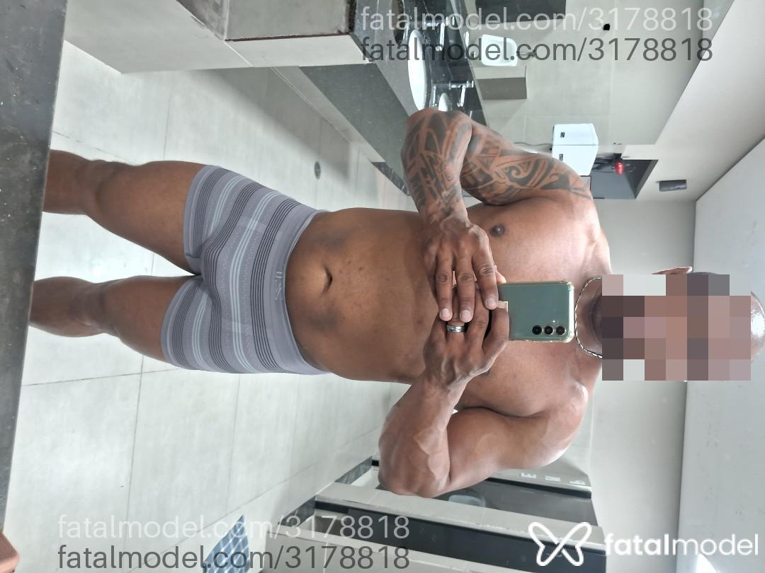 Acompanhante homem sem cabelo de olhos pretos em São Paulo - Carlossantoandresp