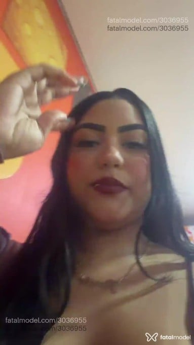 Acompanhante mulher morena (o) de olhos castanhos - Jhully