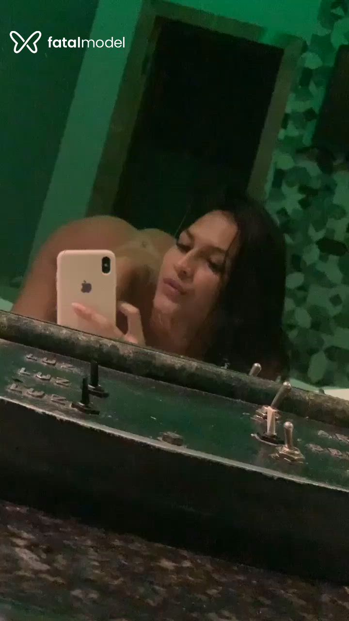 Acompanhante mulher trans morena (o) de olhos castanhos - Aninha Safra