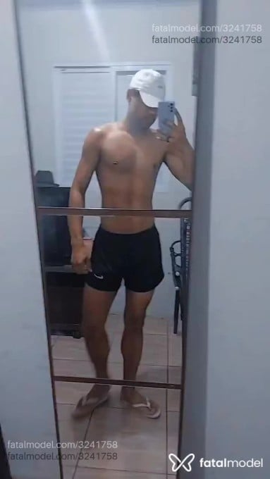 Acompanhante homem morena (o) de olhos pretos - Selton Vieira Acompanhante homem morena (o) de olhos pretos - Selton Vieira