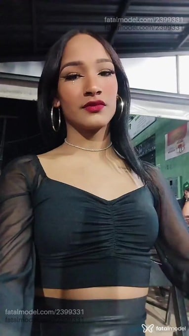 Acompanhante mulher trans com cabelo castanho de olhos castanhos em Santo Antônio da Platina - Isabella Arena