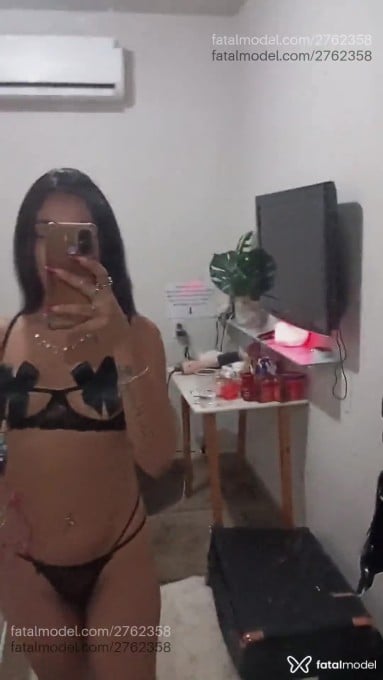 Acompanhante mulher morena (o) de olhos castanhos - Larissa Acompanhante mulher morena (o) de olhos castanhos - Larissa