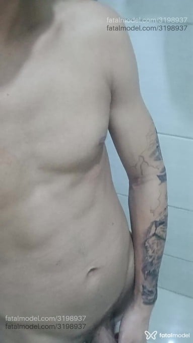Acompanhante homem com cabelo castanho de olhos castanhos em Balneário Camboriú Acompanhante homem com cabelo castanho de olhos castanhos em Balneário Camboriú - Silvaw
