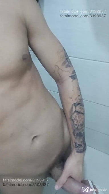 Acompanhante homem com cabelo castanho de olhos castanhos em Balneário Camboriú Acompanhante homem com cabelo castanho de olhos castanhos em Balneário Camboriú - Silvaw