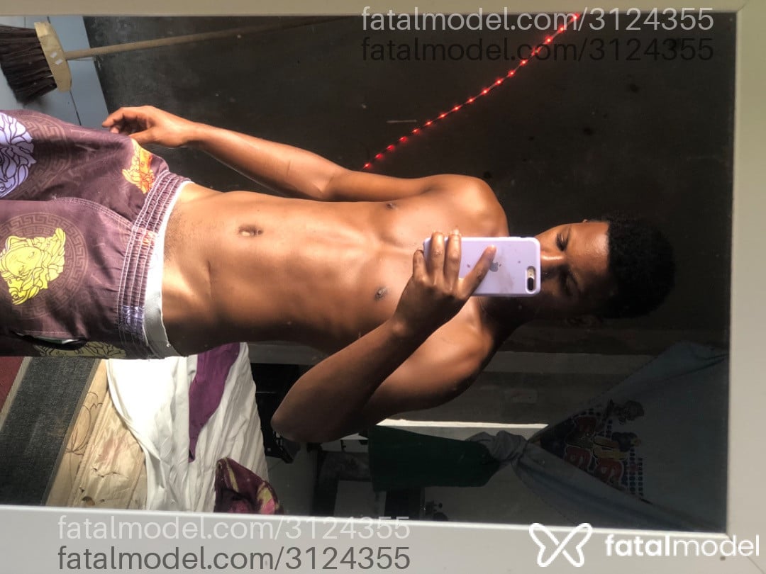 Acompanhante não-binário morena (o) de olhos castanhos em Conceição do Jacuípe - Sn Delux