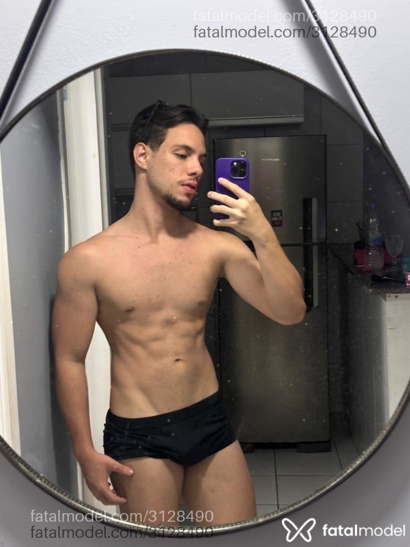 Acompanhante homem com cabelo castanho de olhos castanhos - Luccas Cesarine Acompanhante homem com cabelo castanho de olhos castanhos - Luccas Cesarine