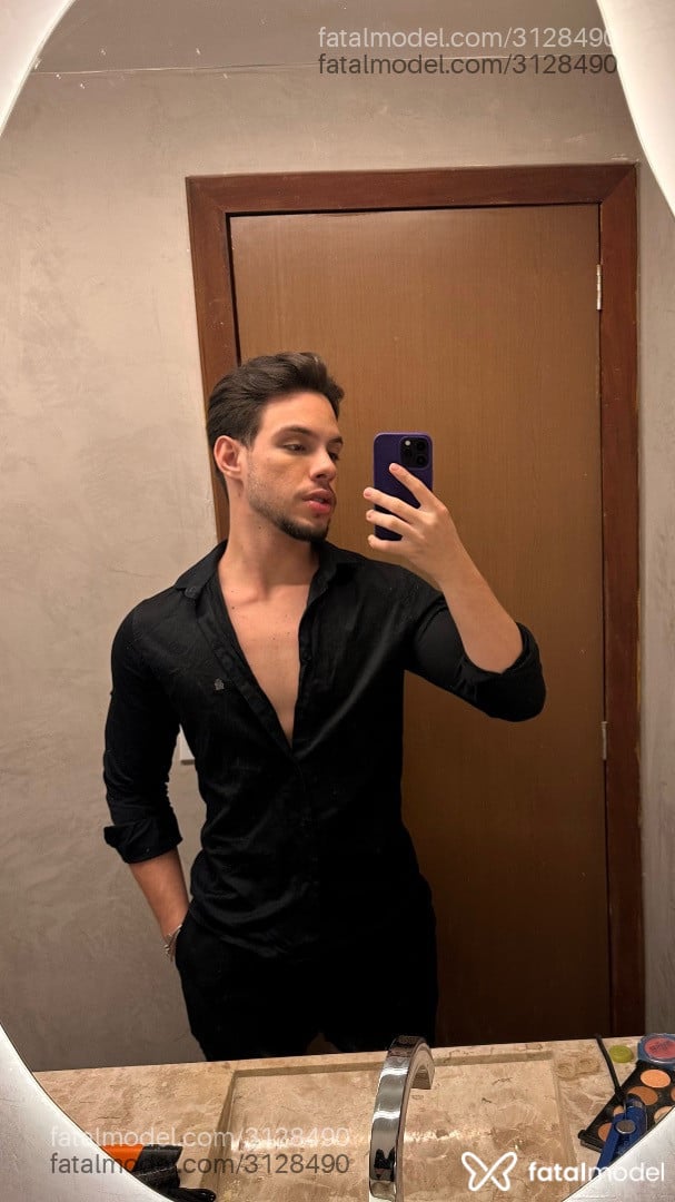 Acompanhante homem com cabelo castanho de olhos castanhos - Luccas Cesarine Acompanhante homem com cabelo castanho de olhos castanhos - Luccas Cesarine