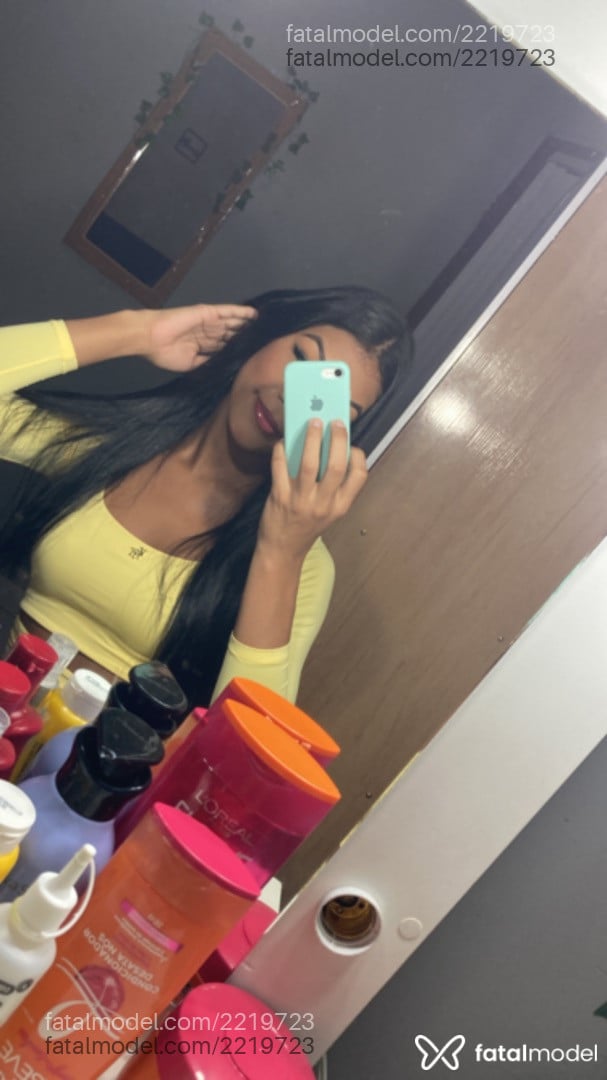Acompanhante mulher trans com cabelo castanho de olhos castanhos em Fortaleza - Vanessa Goncallvez