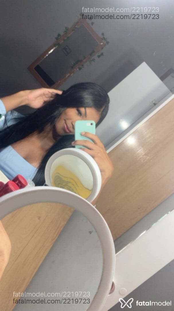 Acompanhante mulher trans com cabelo castanho de olhos castanhos em Fortaleza - Vanessa Goncallvez