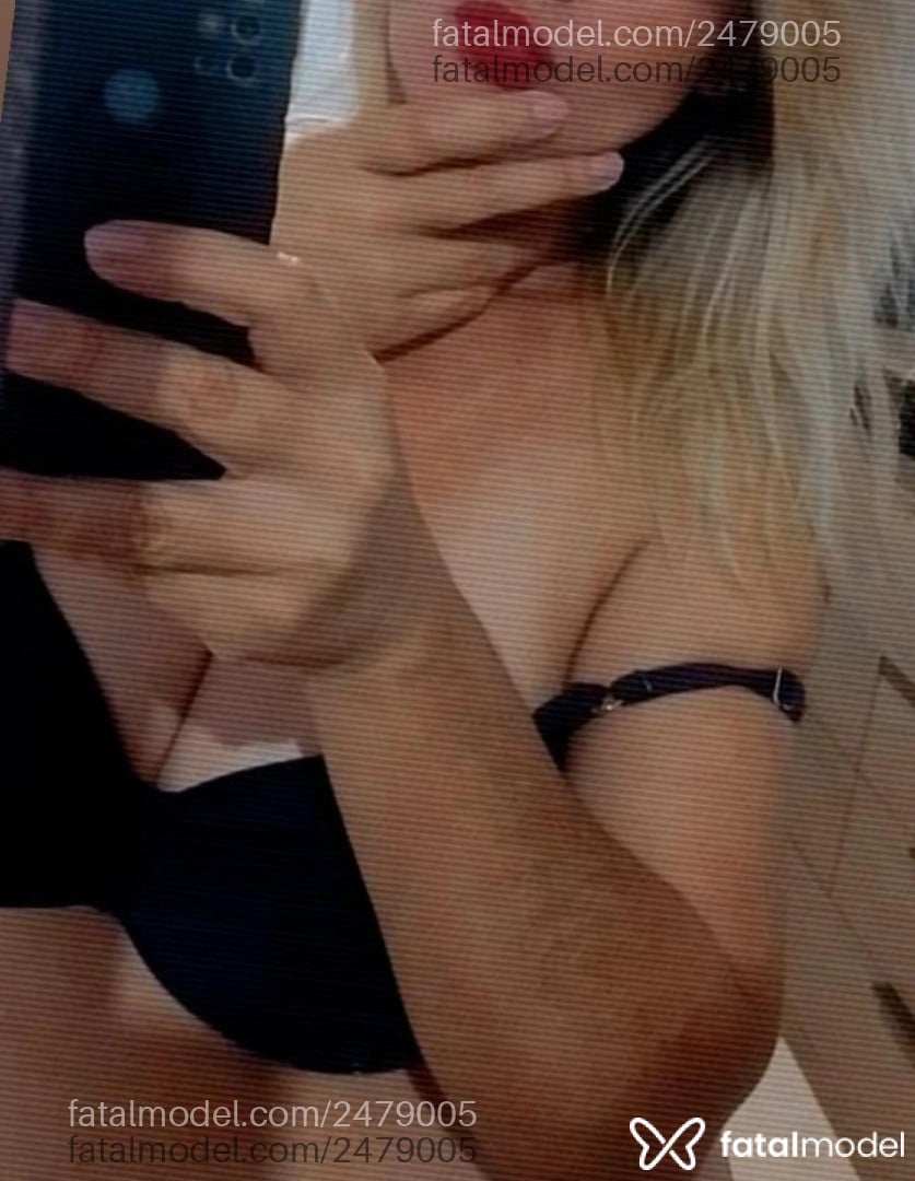 Acompanhante mulher loira (o) de olhos castanhos em Virtual Acompanhante mulher loira (o) de olhos castanhos em Virtual - Camila
